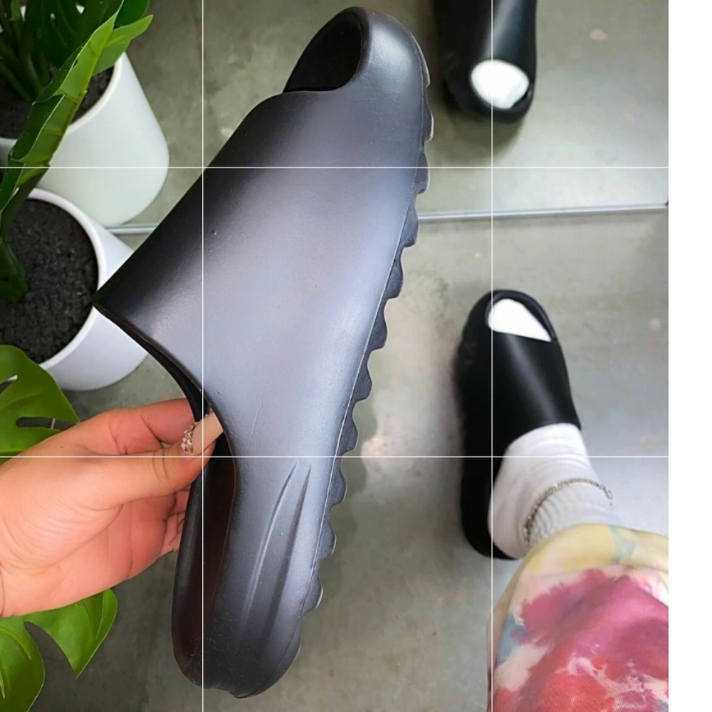 🆕️The Comfy Collection// Black slides - Picture 2 of 3